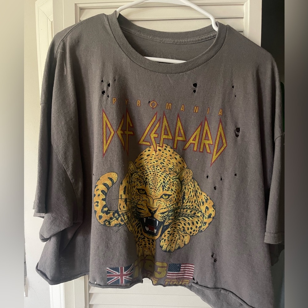 Altar’d State Def Leppard cropped distressed vintage tee size S/M